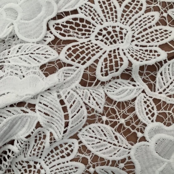 Brides! Elegant floral lace Elliatt Times Dress - Picture 4 of 6